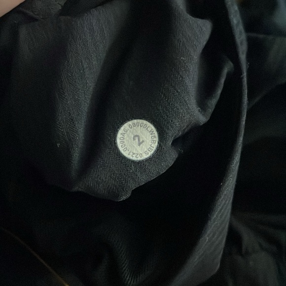 Lululemon • beyond the studio crop jogger black sz 2 - Picture 11 of 11